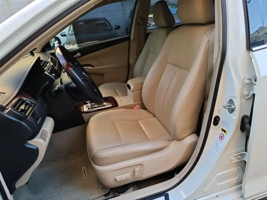 Toyota Camry 2012 2.5G Luxury Edition фото 16