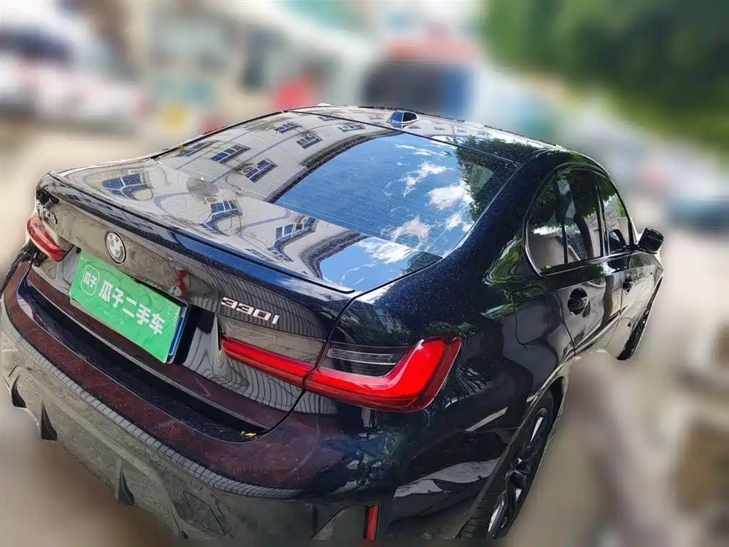 BMW 3 Series 2023 330i M Sport Shadow Edition фото 4