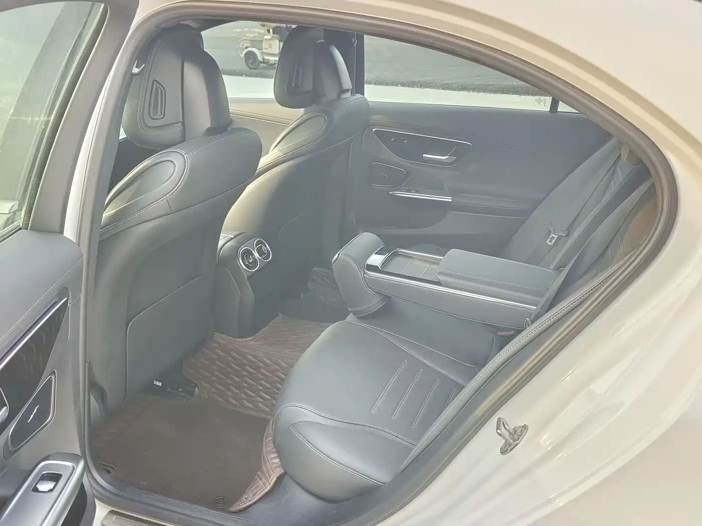 Mercedes-Benz C-Class 2024 C 200 L Sport Edition фото 11