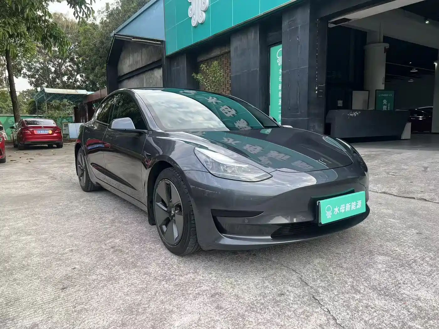 TESLA MODEL 3