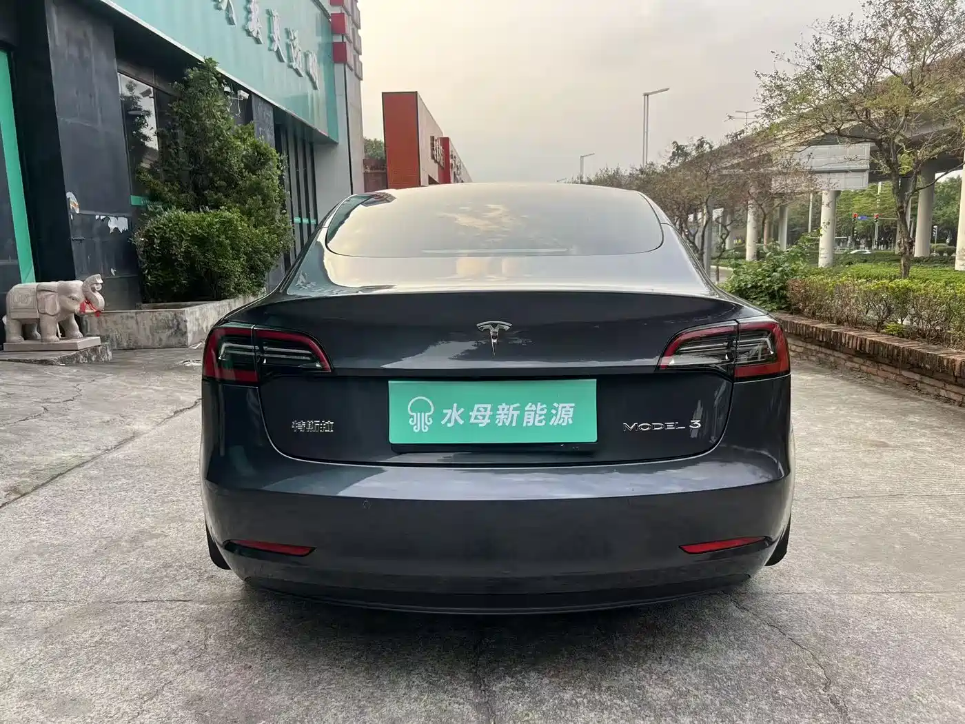 TESLA MODEL 3