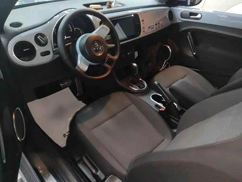 Volkswagen Beetle 2015 180TSI фото 15