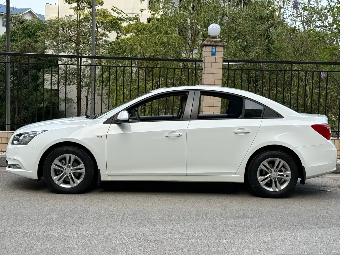 Chevrolet Cruze 2015 1.5L Classic SE MT фото 5