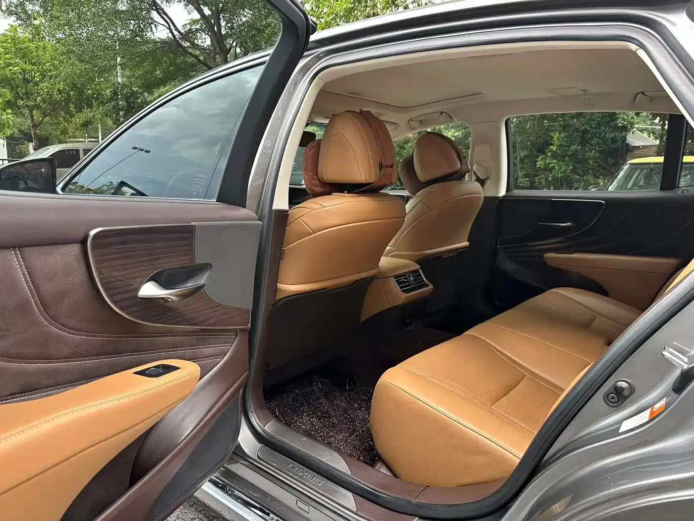 Фото 5 - Lexus LS