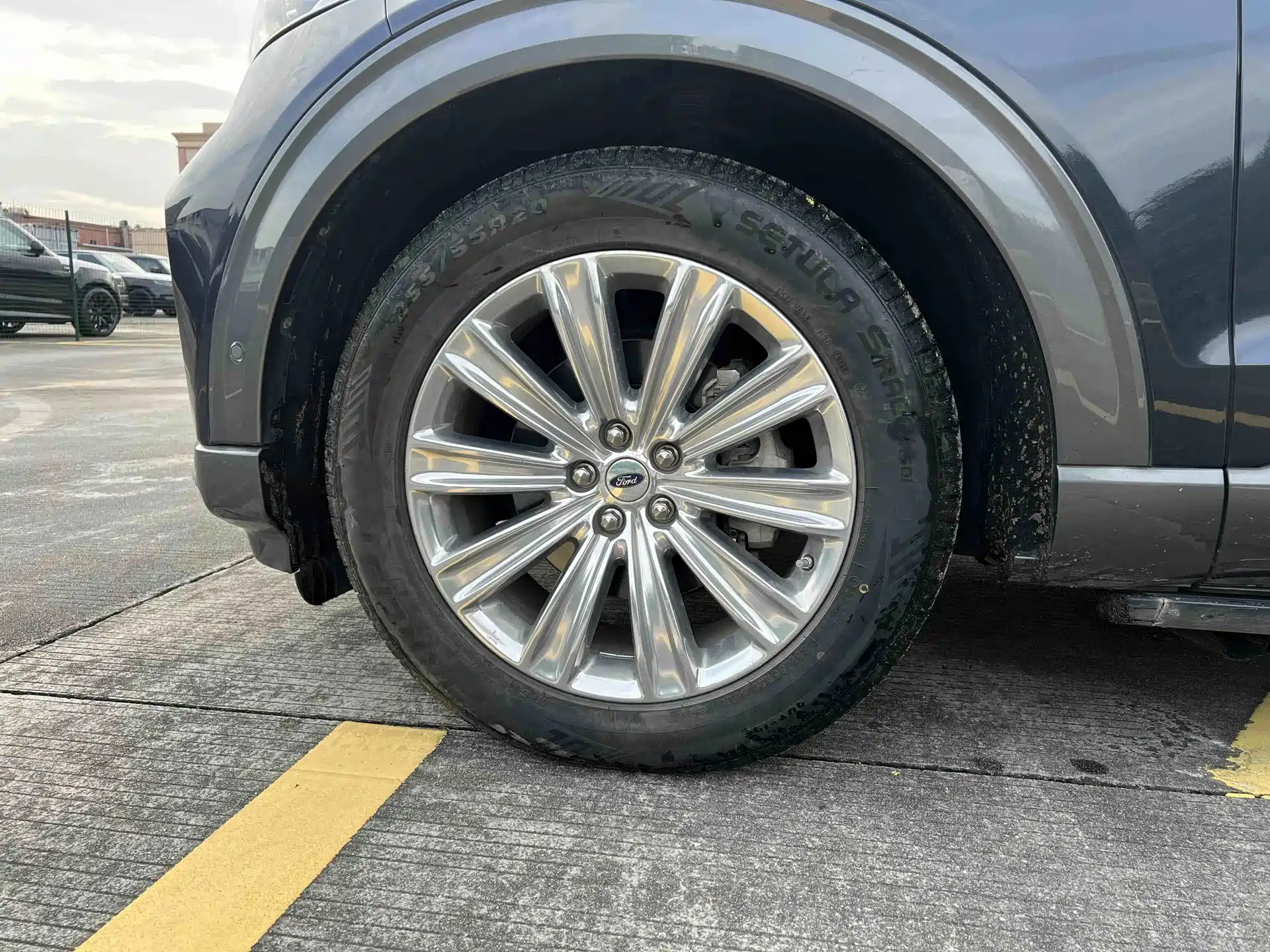 Фото 11 - Ford Explorer