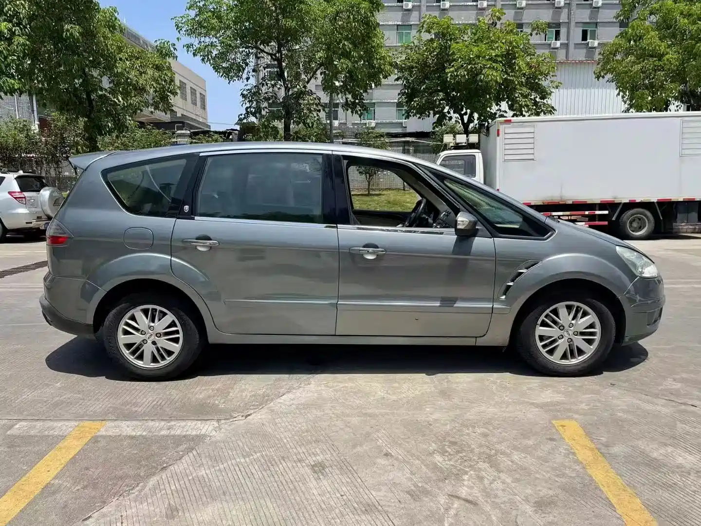Фото 4 - Ford S-MAX