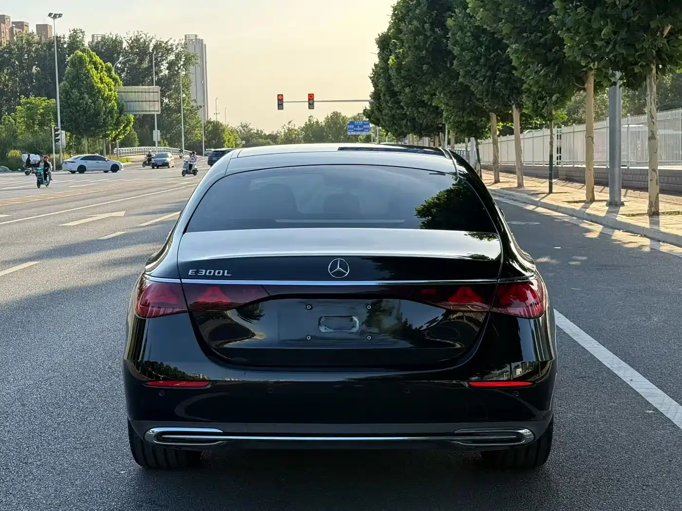 Mercedes-Benz E-Class 2024 E 300 L Fashion фото 8