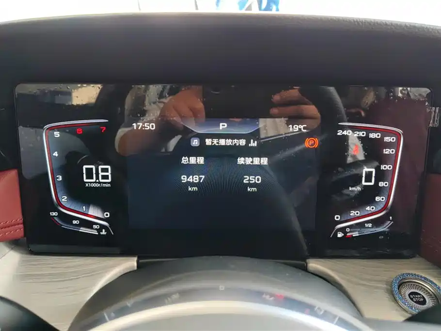 Hongqi H5 2025 1.5T DCT Flag Rhythm 500,000 Units Memorial Edition фото 14