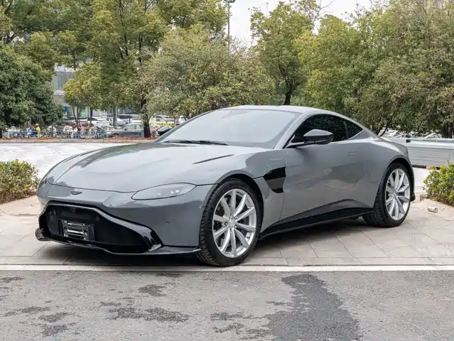 ASTON MARTIN V8 VANTAGE