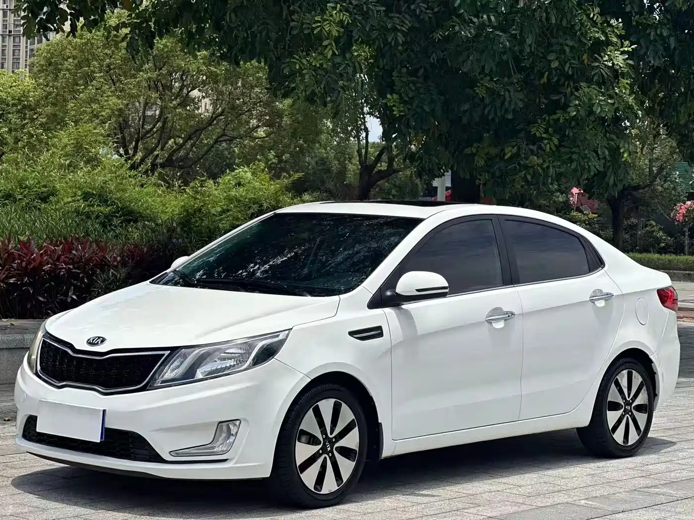 Kia K2 2012 Sedan 1.6L AT Premium Commemorative Edition