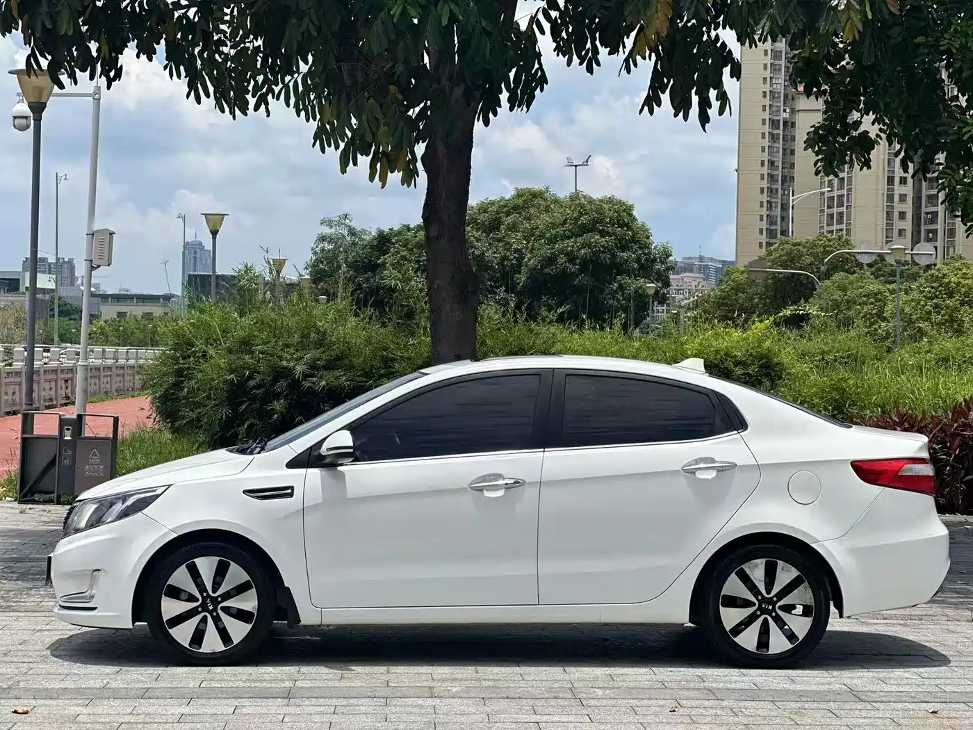 Kia K2 2012 Sedan 1.6L AT Premium Commemorative Edition фото 14