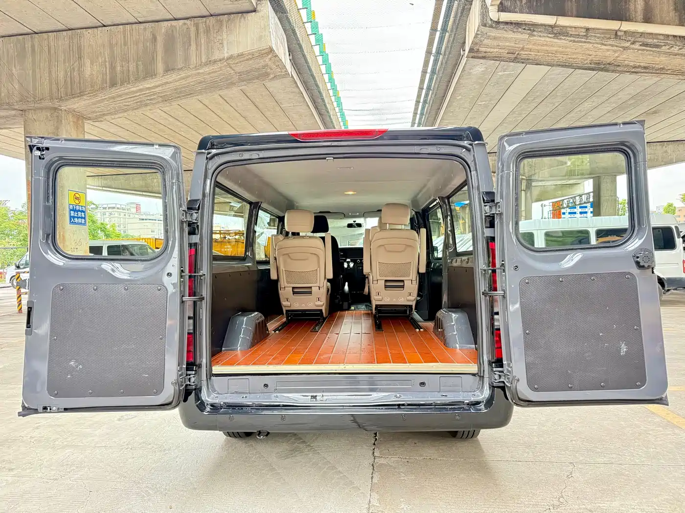 Jiangling JMC Fushun 2024 2025 Model 2.0T 8AT Diesel Medium Wheelbase Low Roof Commercial MPV 5/6 Seats