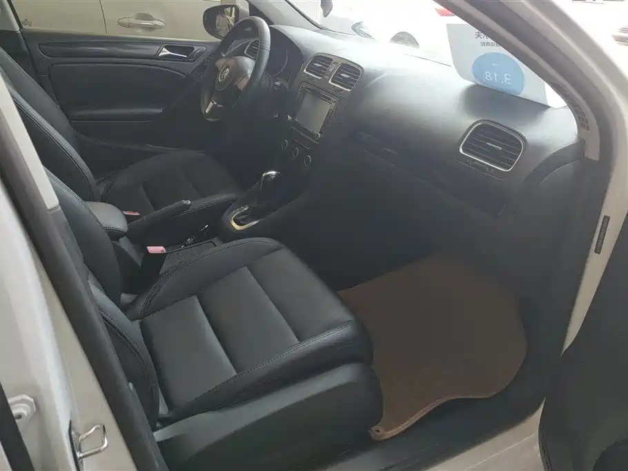 Volkswagen Golf 2012 1.6 Automatic Comfort Type фото 8