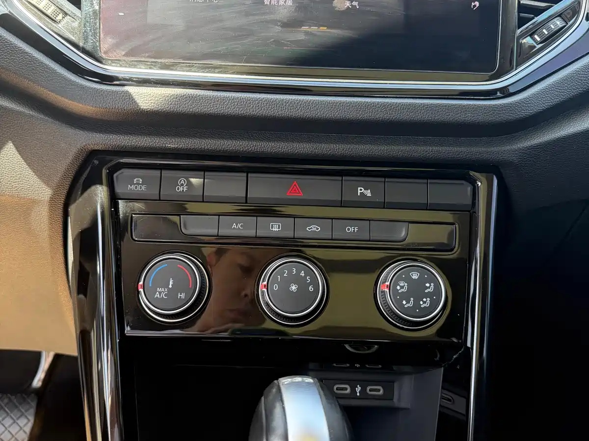 Volkswagen T-ROC 2022 280TSI DSG 2WD Comfort PLUS фото 8