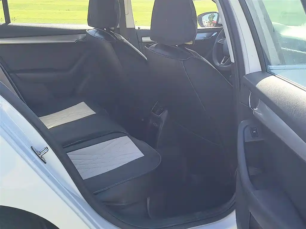Škoda Octavia 2018 TSI230 DSG Comfort Edition фото 9