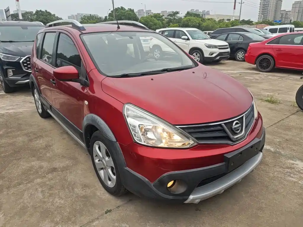 Nissan Livina 2015 2013 Sporty 1.6XV CVT Luxury