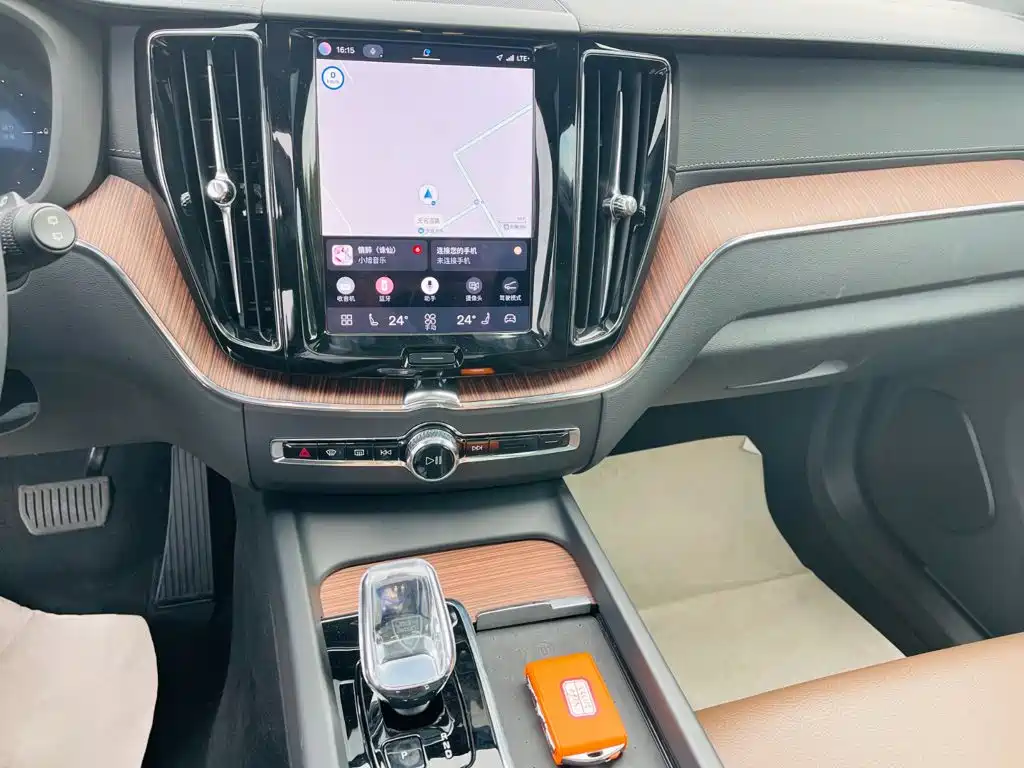 Photo 15 - Volvo XC60 Plug-in Hybrid