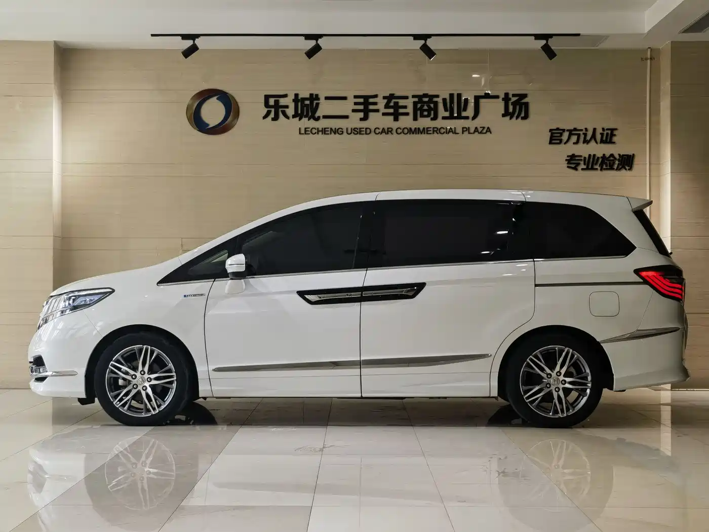 Honda Elysion 2019 2.0L Hybrid Supreme Edition фото 16