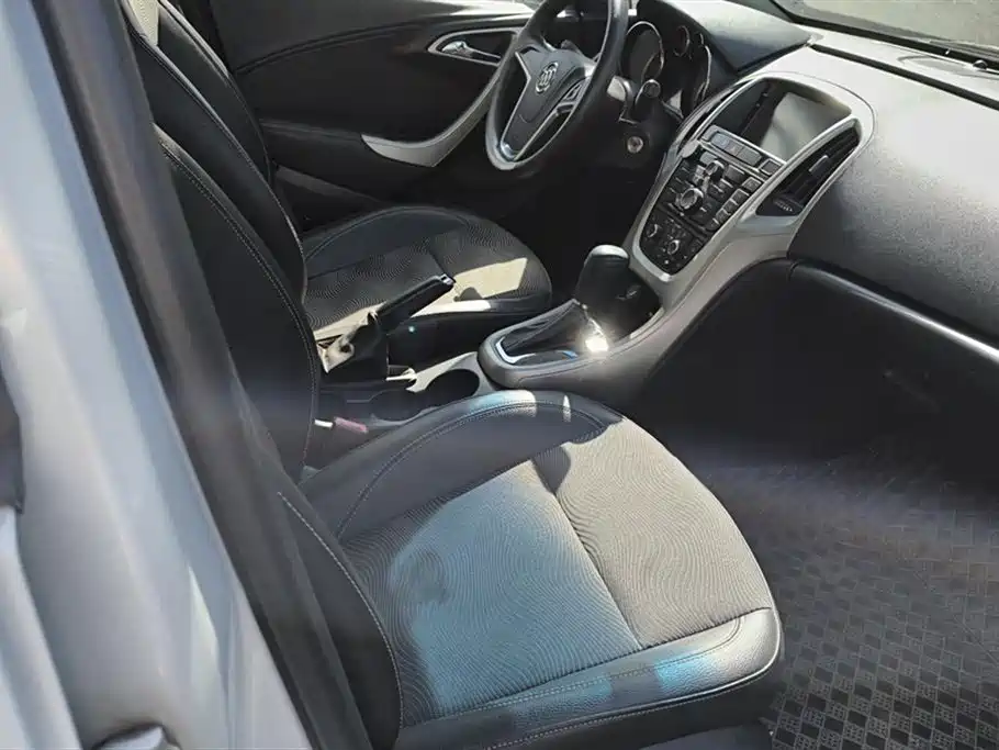 Buick Excelle 2012 XT 1.6L Automatic Fashion Edition фото 8
