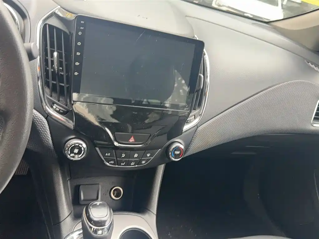 Chevrolet Cruze 2018 320 Automatic Pioneer Sunroof Edition фото 6