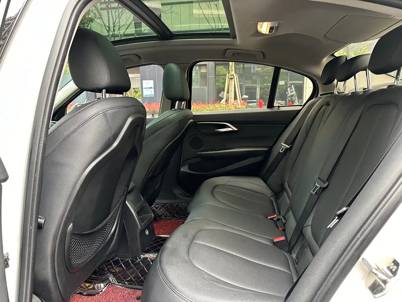BMW 1 Series 2018 118i Sport Edition фото 5