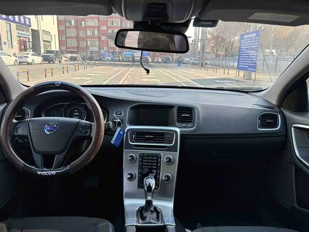 Фото 8 - Volvo S60