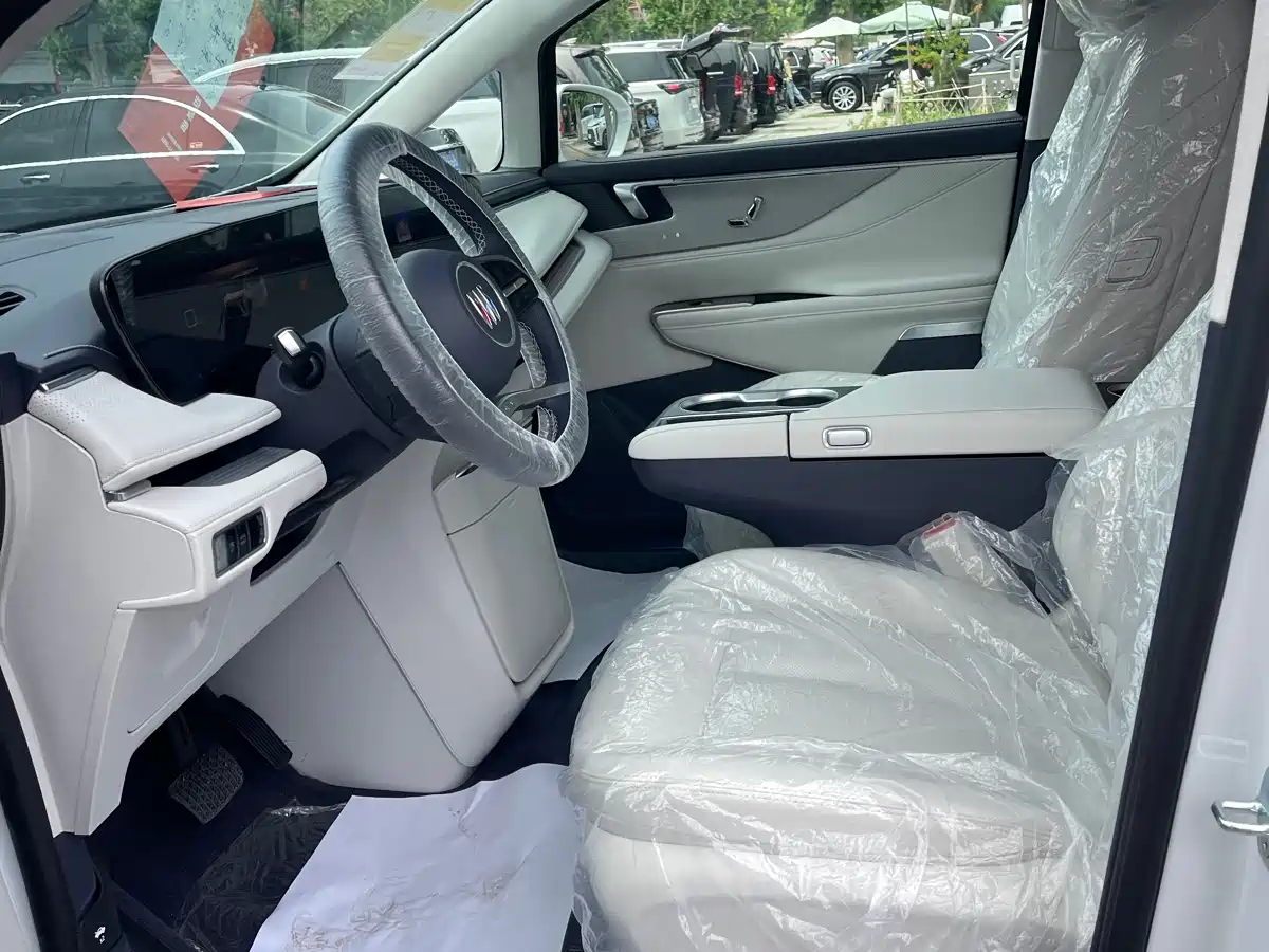Buick GL8 2026 Luzun Luxury Edition фото 8