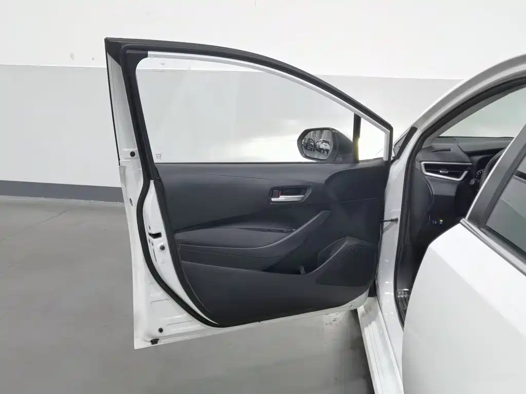 Photo 8 - Toyota Corolla