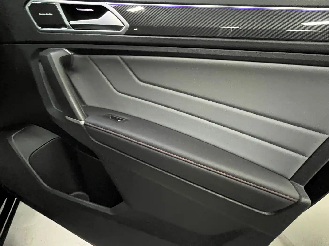 Volkswagen Tiguan L 2023 330TSI Auto 2WD R-Line Flagship Edition фото 12