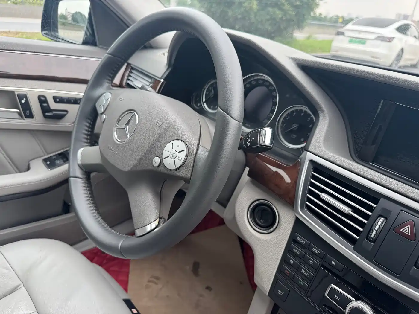 Mercedes-Benz E-Class 2012 E 300 L Fashion Luxury фото 10