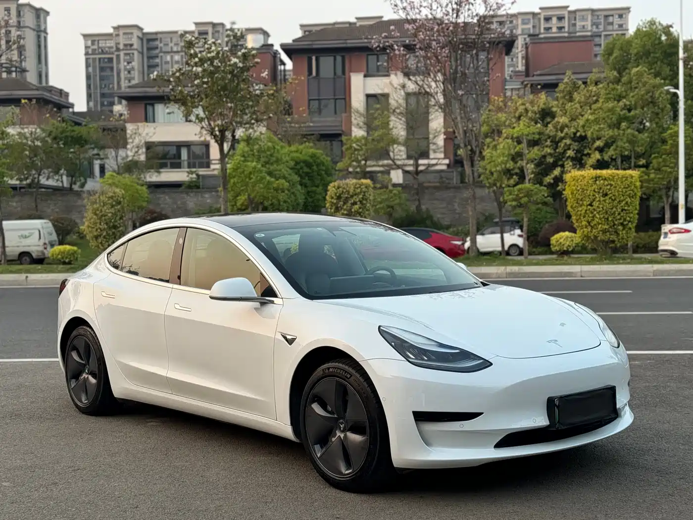 TESLA MODEL 3