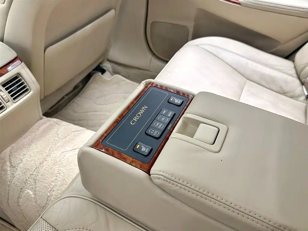 Toyota Crown 2009 2.5L Royal Special Enhanced Edition фото 19