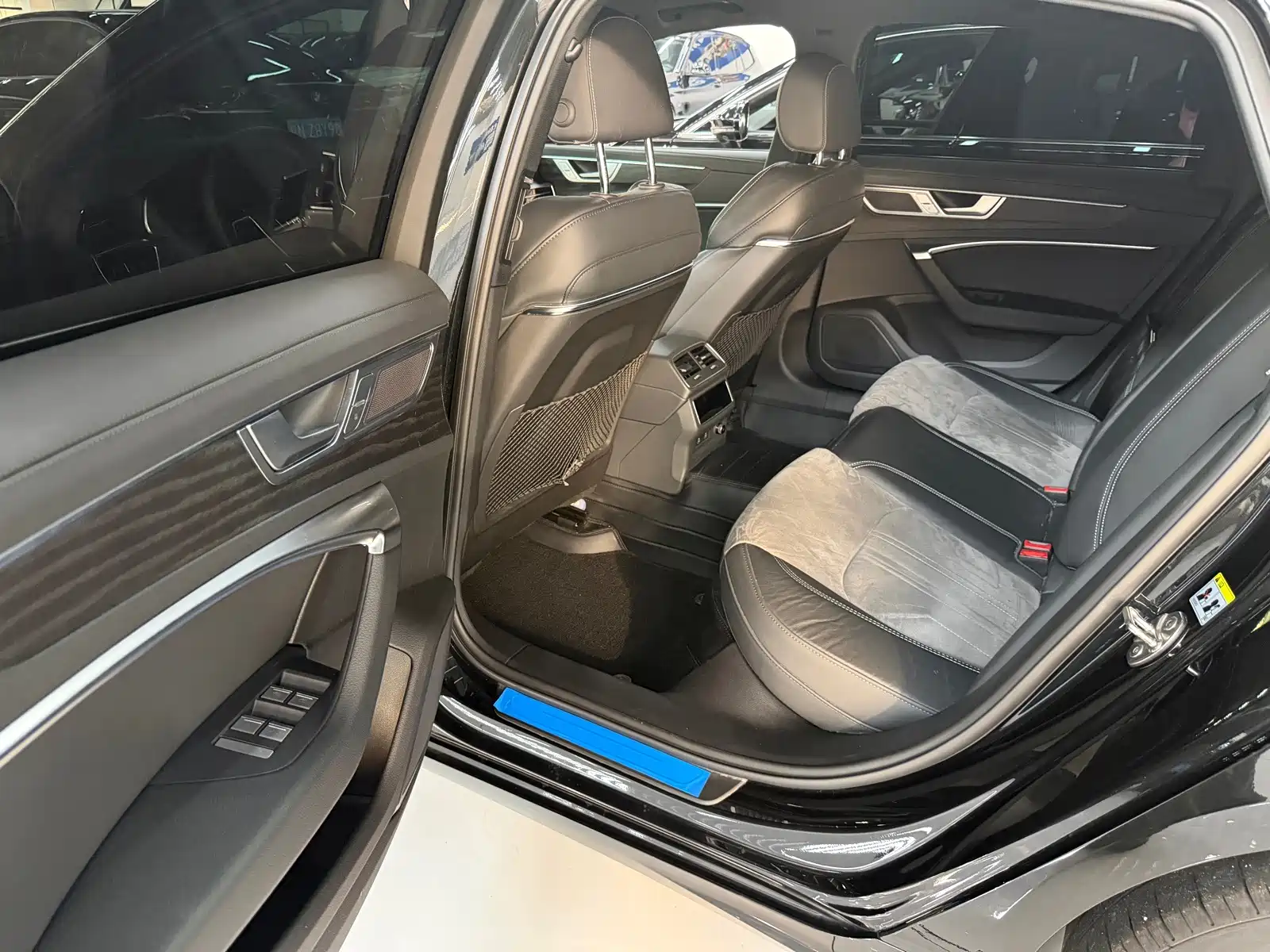 Photo 6 - Audi A6L