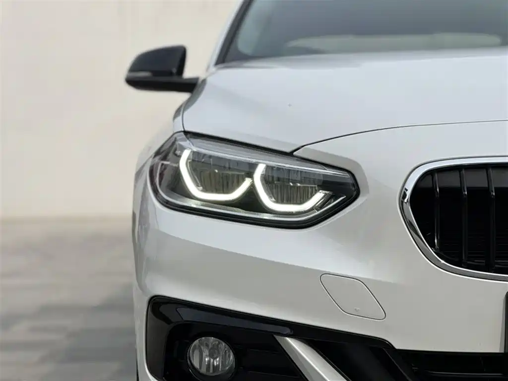 BMW 1 Series 2018 Facelift 118i Sport фото 19