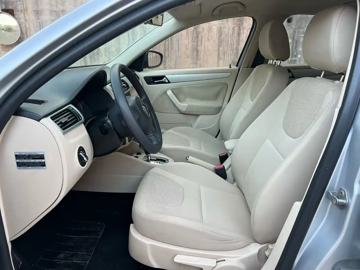 Volkswagen Bora 2011 1.6L Automatic Fashion фото 7