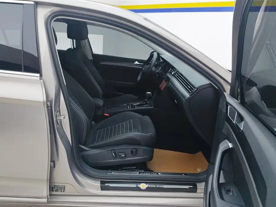Volkswagen Magotan 2020 330TSI DSG Luxury фото 8