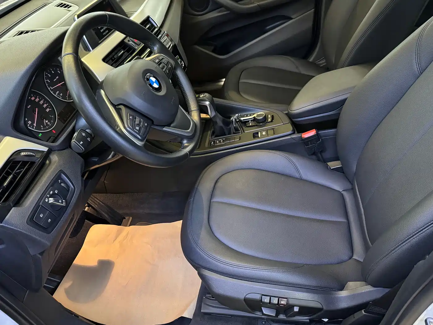 BMW X1 2018 sDrive20Li Leading Model фото 17