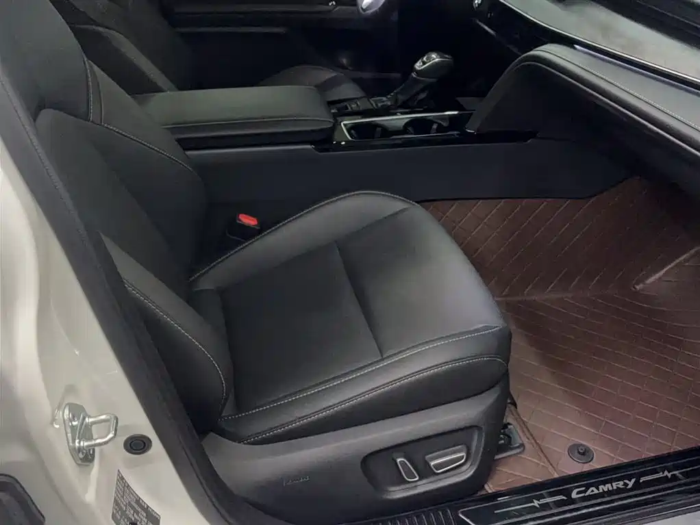 Toyota Camry 2024 2.0GVP Luxury Edition фото 3