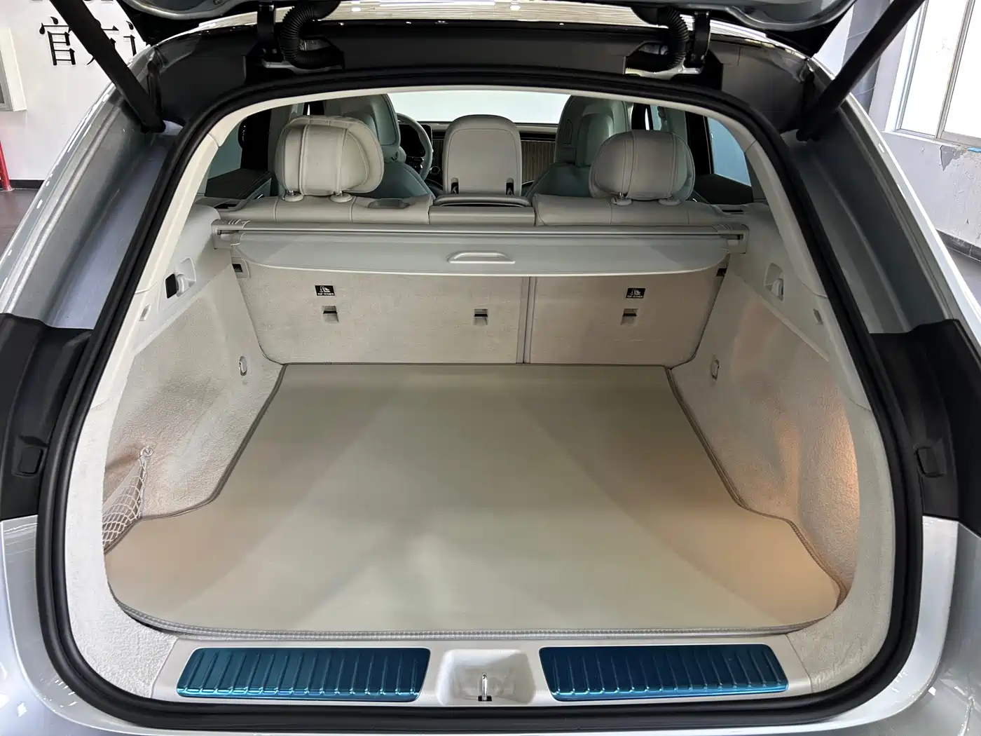 MERCEDES-BENZ EQE SUV