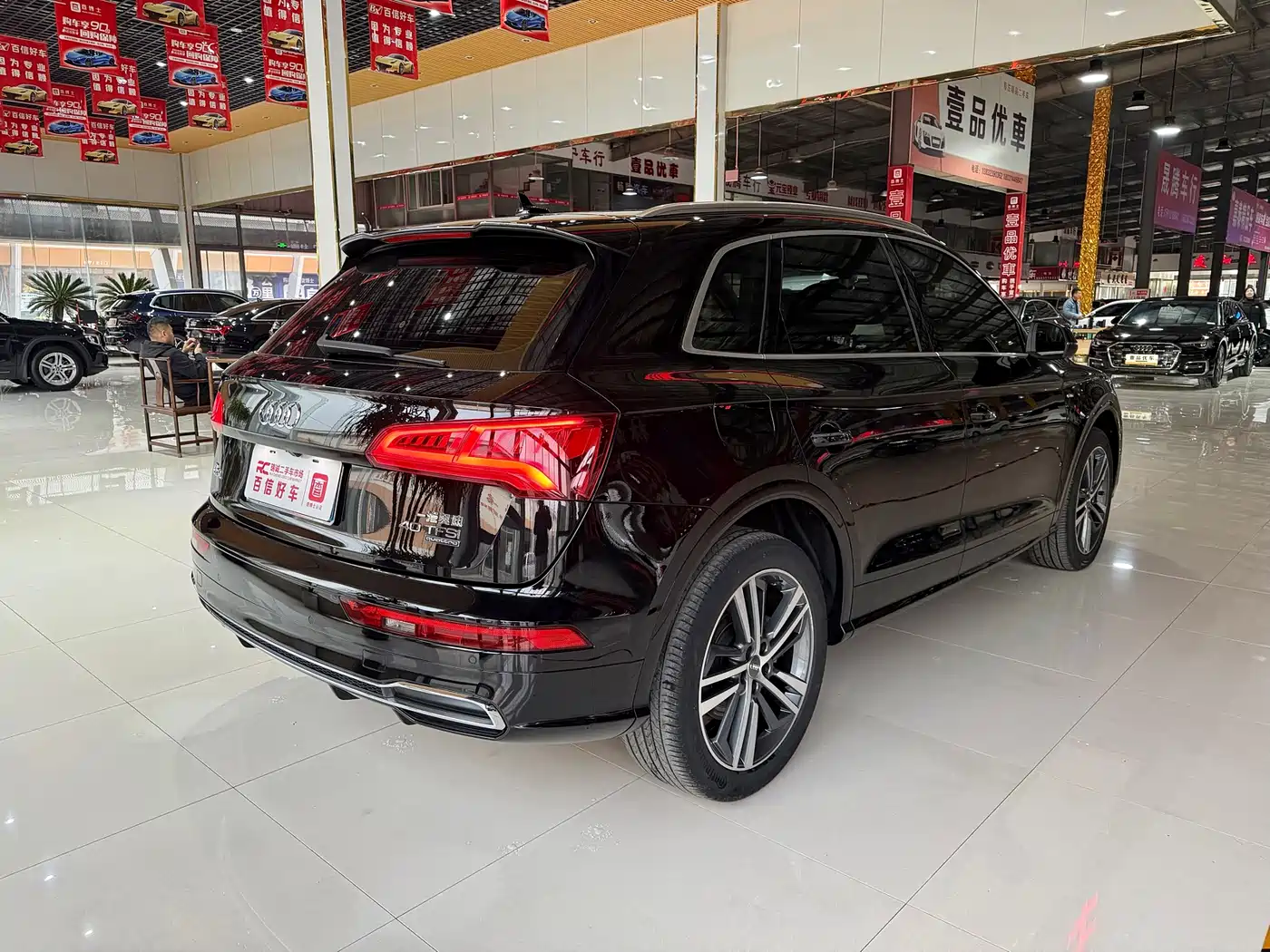 Audi Q5L 2020 Facelift 40 TFSI Honor Fashion фото 5