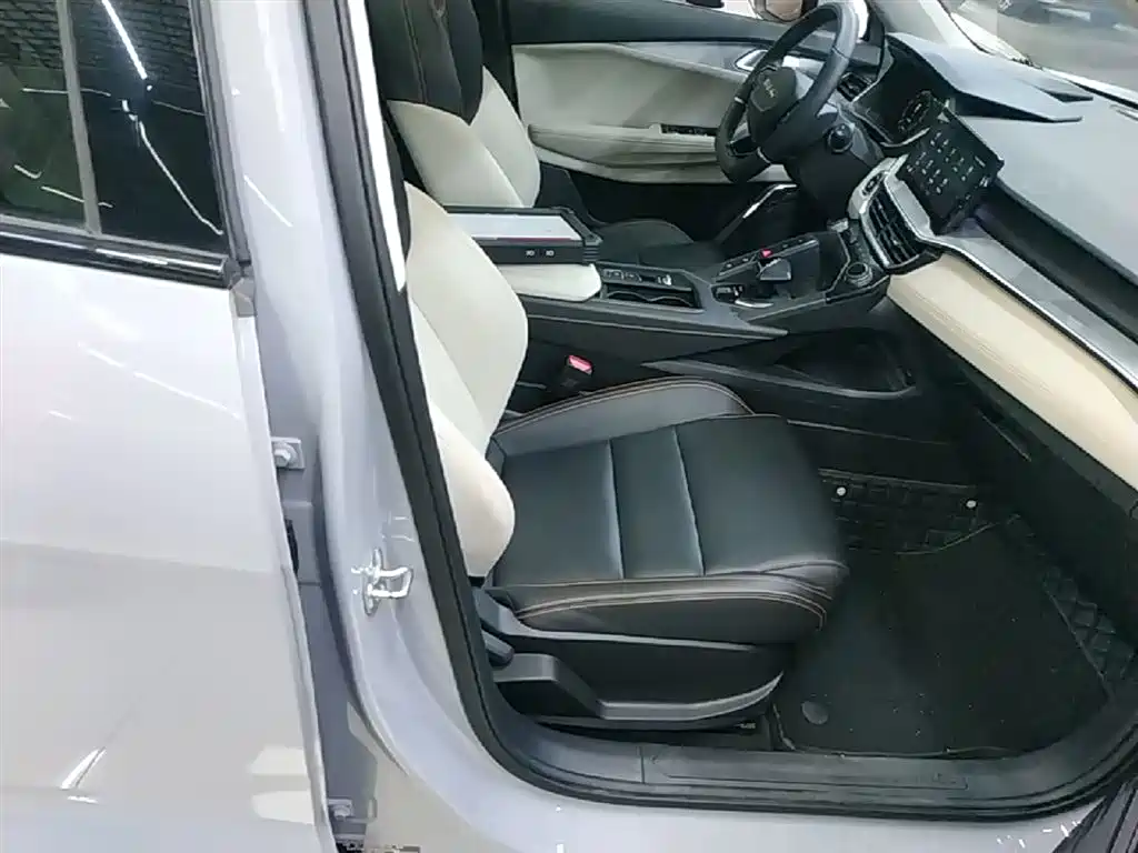 Lynk & Co 06 EM-P 2022 PHEV 84KM Range Pro фото 25