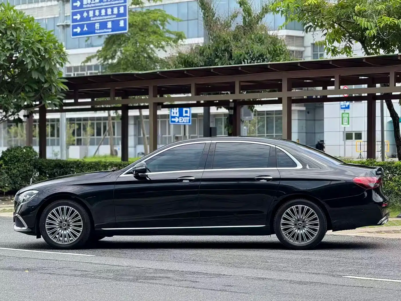 Mercedes-Benz E-Class 2023 E 300 L Luxury фото 4