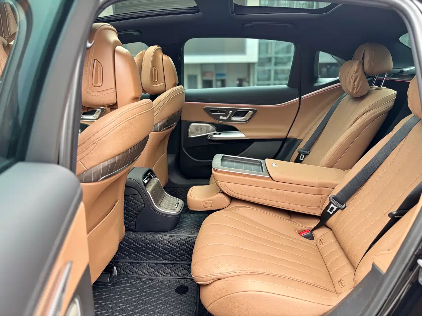 Mercedes-Benz E-Class 2024 Model E 300 L Luxury фото 14