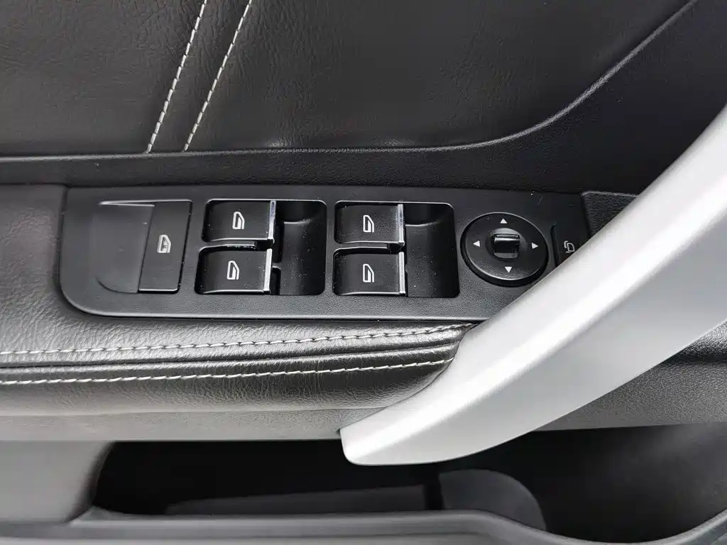 Фото 9 - Geely Emgrand