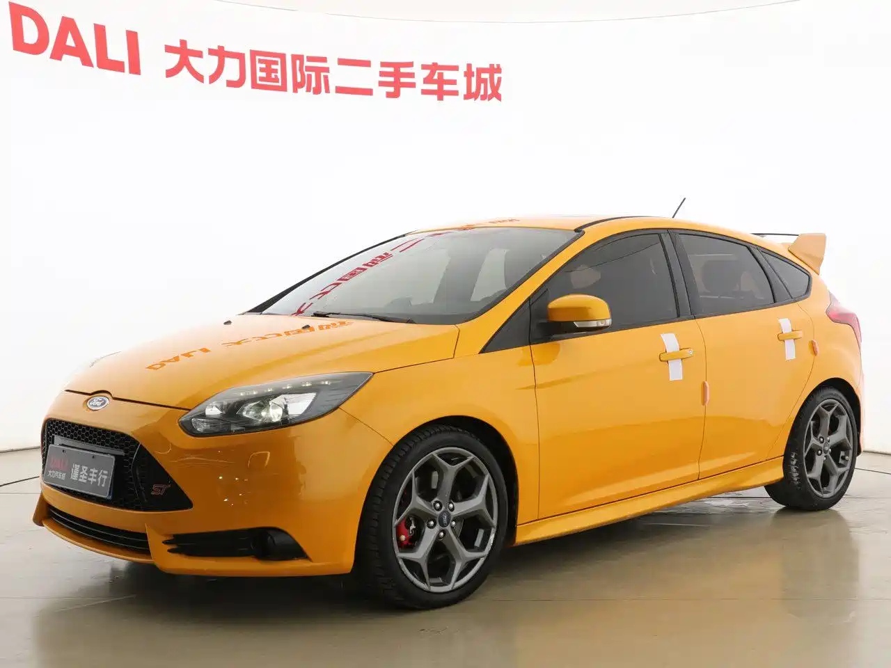 Ford Focus (Import) 2013 2.0T ST Orange Edition