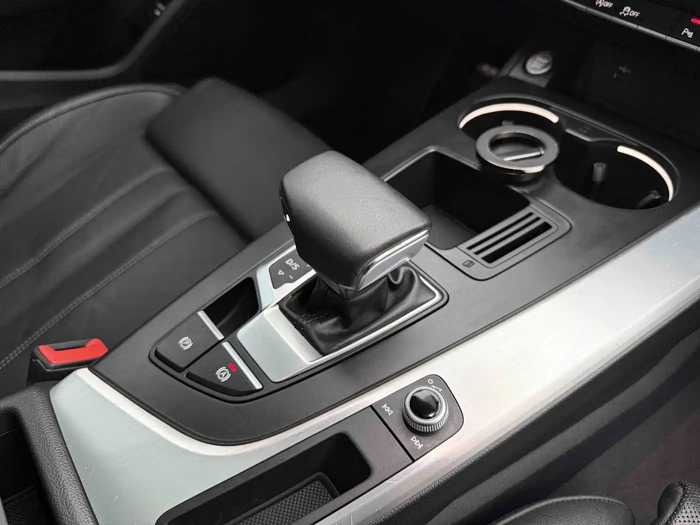 Audi A4L 2020 40 TFSI Fashion Dynamic Edition фото 13