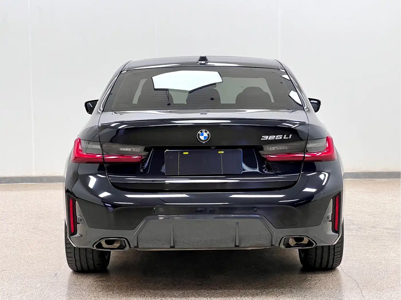 BMW 3 Series 2023 325Li M Sport Black Night Package фото 6