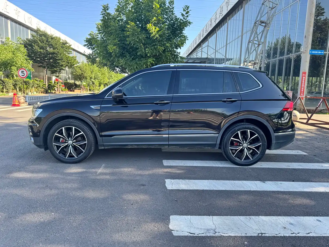 Volkswagen Tiguan L 2019 Facelift 330TSI Auto 2WD Smart Luxury China VI фото 4