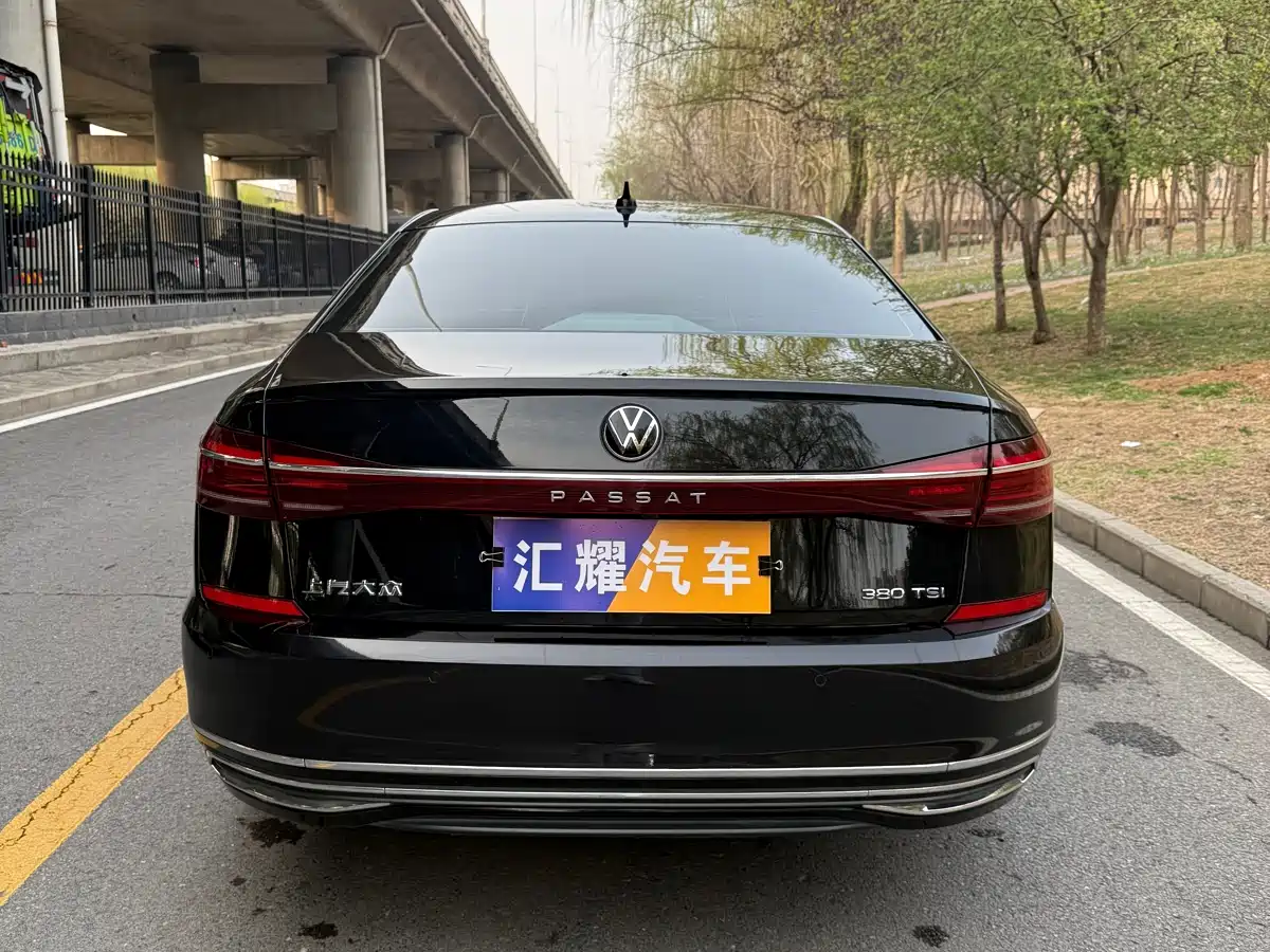 Volkswagen Passat 2023 Facelift 330TSI Starlight Elite Edition фото 4