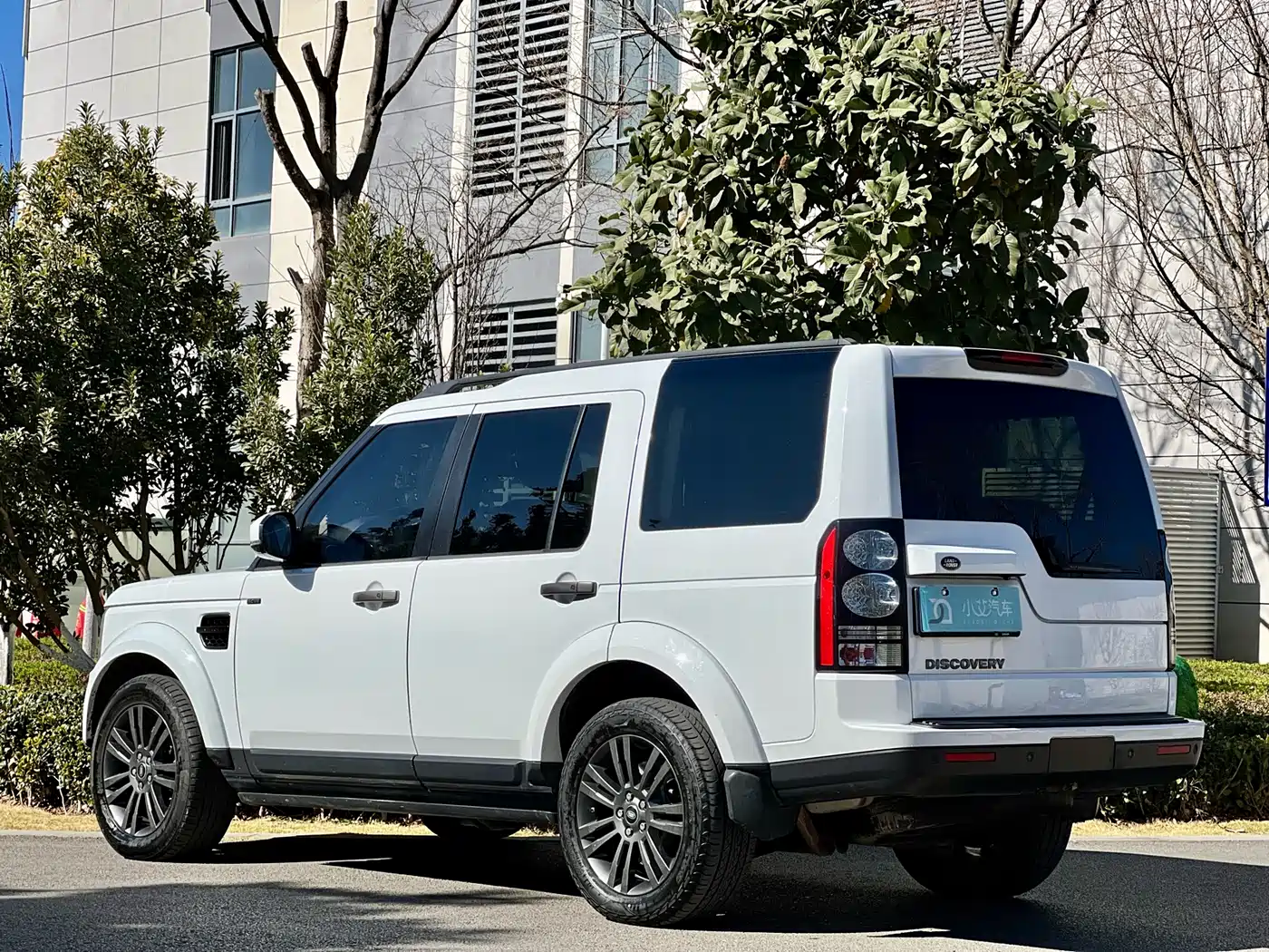 Land Rover Discovery 2015 3.0 SC V6 SE фото 8